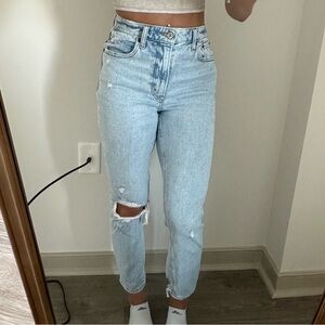 abercrombie high rise mom jean light wash size 24